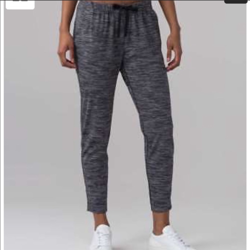 Lululemon Jet Crop Slim Pant BlackGrey Stripe Sz 4